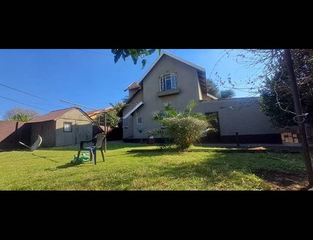5 BEDROOM HOUSE FOR SALE IN SOPHIATOWN